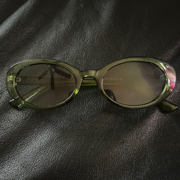 Oval Frame Retro Sunglass - Green - Picture 2 of 6